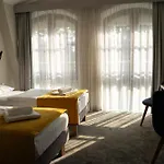 Ozone Aparthotel 3*